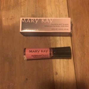 Nourishine plus lip gloss